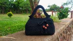 crochet a bag pattern: the other miss handbag