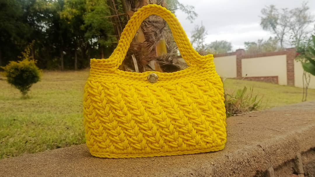 Crochet ribbed bag with wooden handles: The Aneni Crochet bag