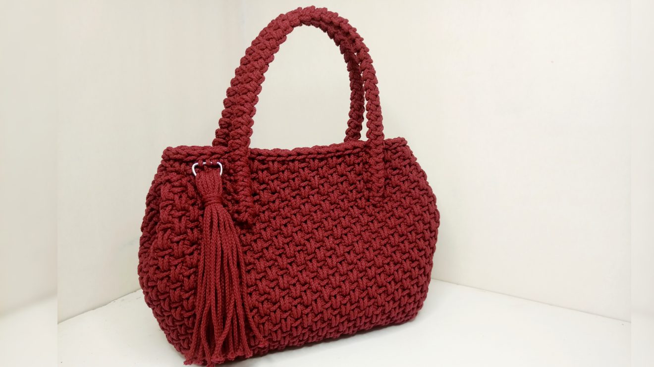 Crochet Free Purse Pattern: The True Maroon Purse - Mirrymascrafts