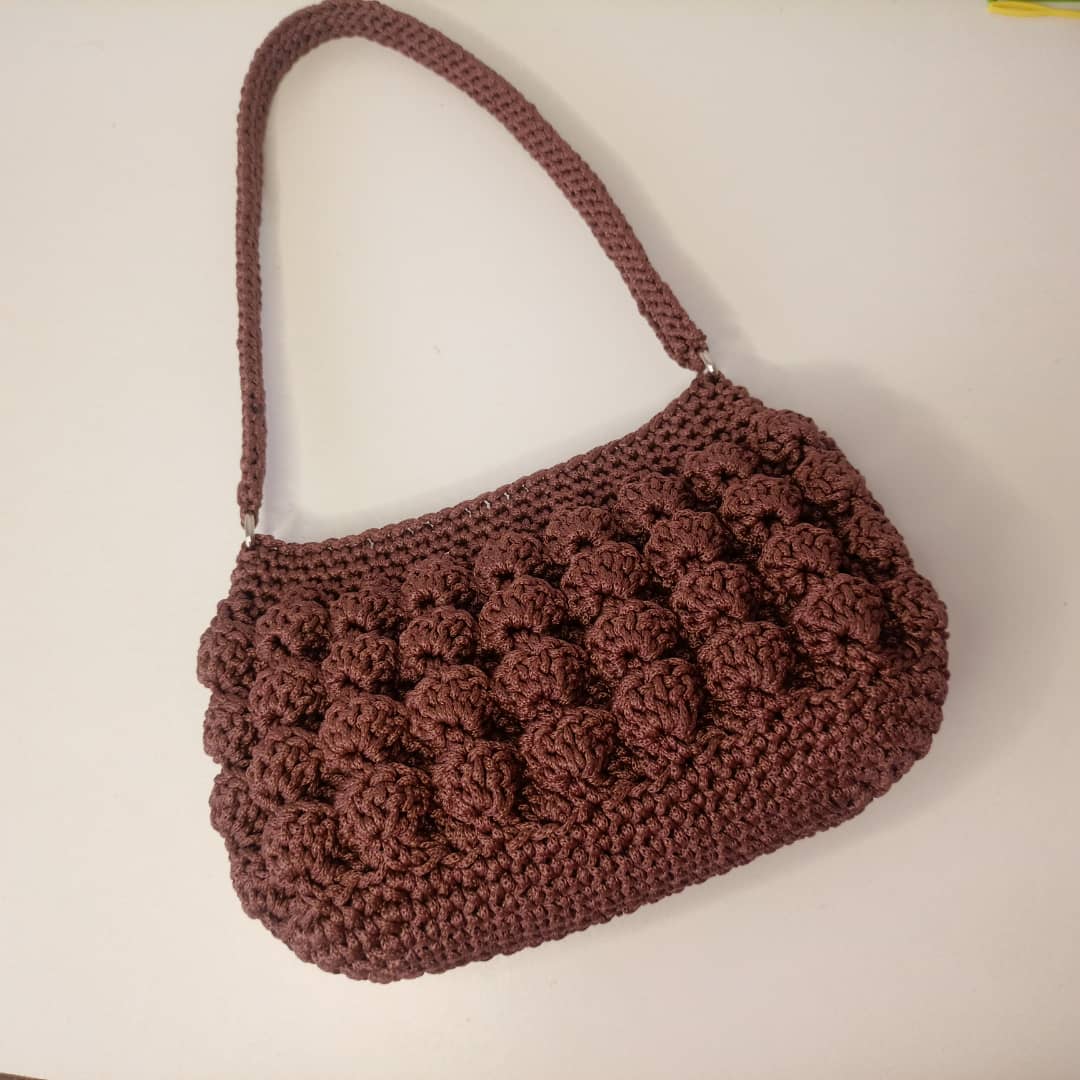 Trendy crochet purse pattern: The Brown Bliss Bag Pattern